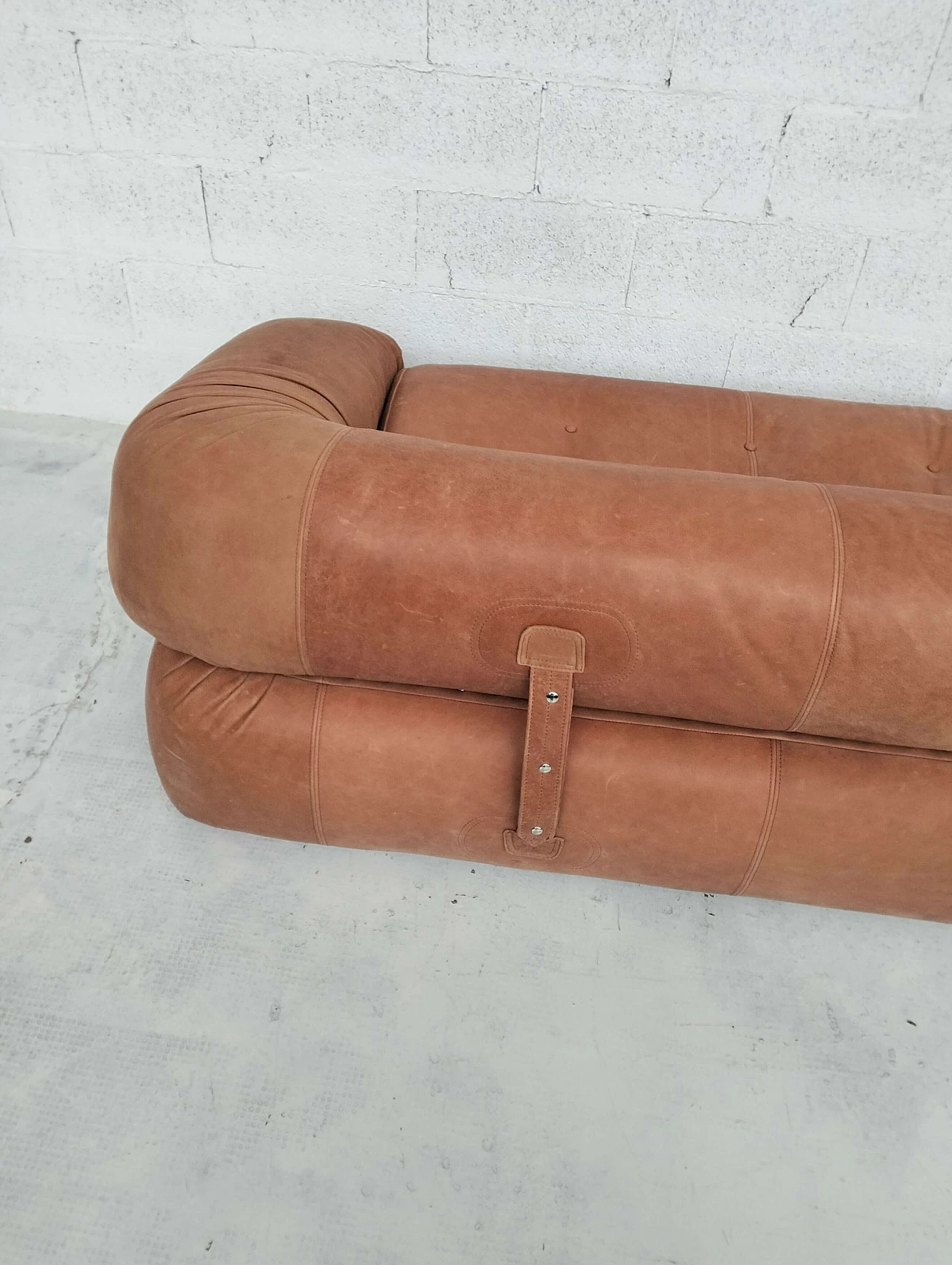 Anfibio three-seater leather sofa by Alessandro Becchi for Giovannetti, 1970s 15