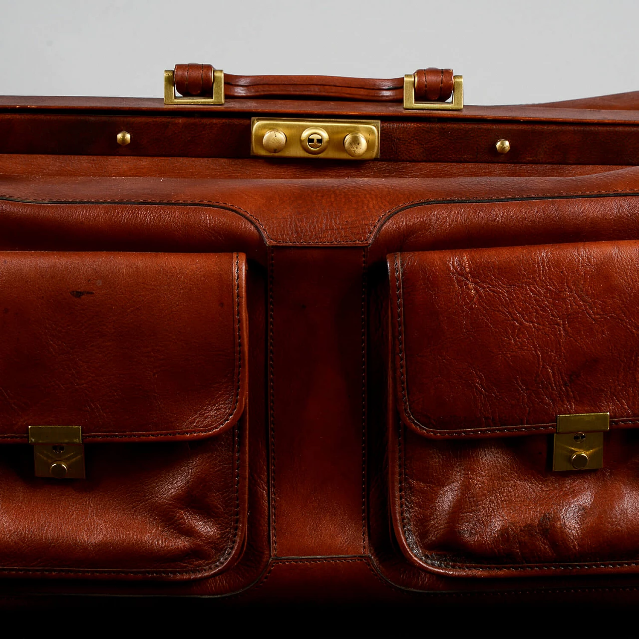 Leather and brass-plated metal doctor's bag 1