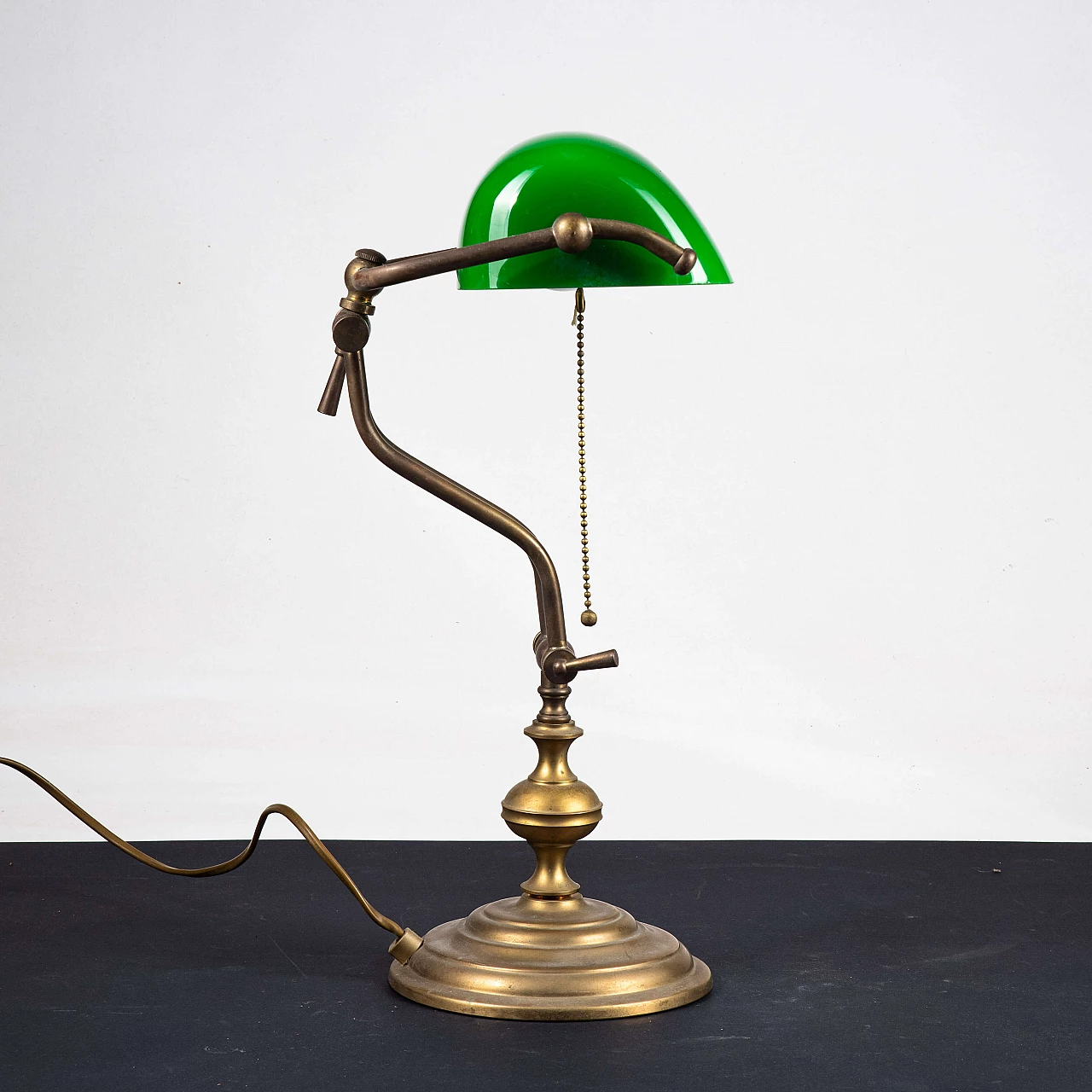 Lampada ministeriale in ottone e vetro opalino verde, anni '50 6