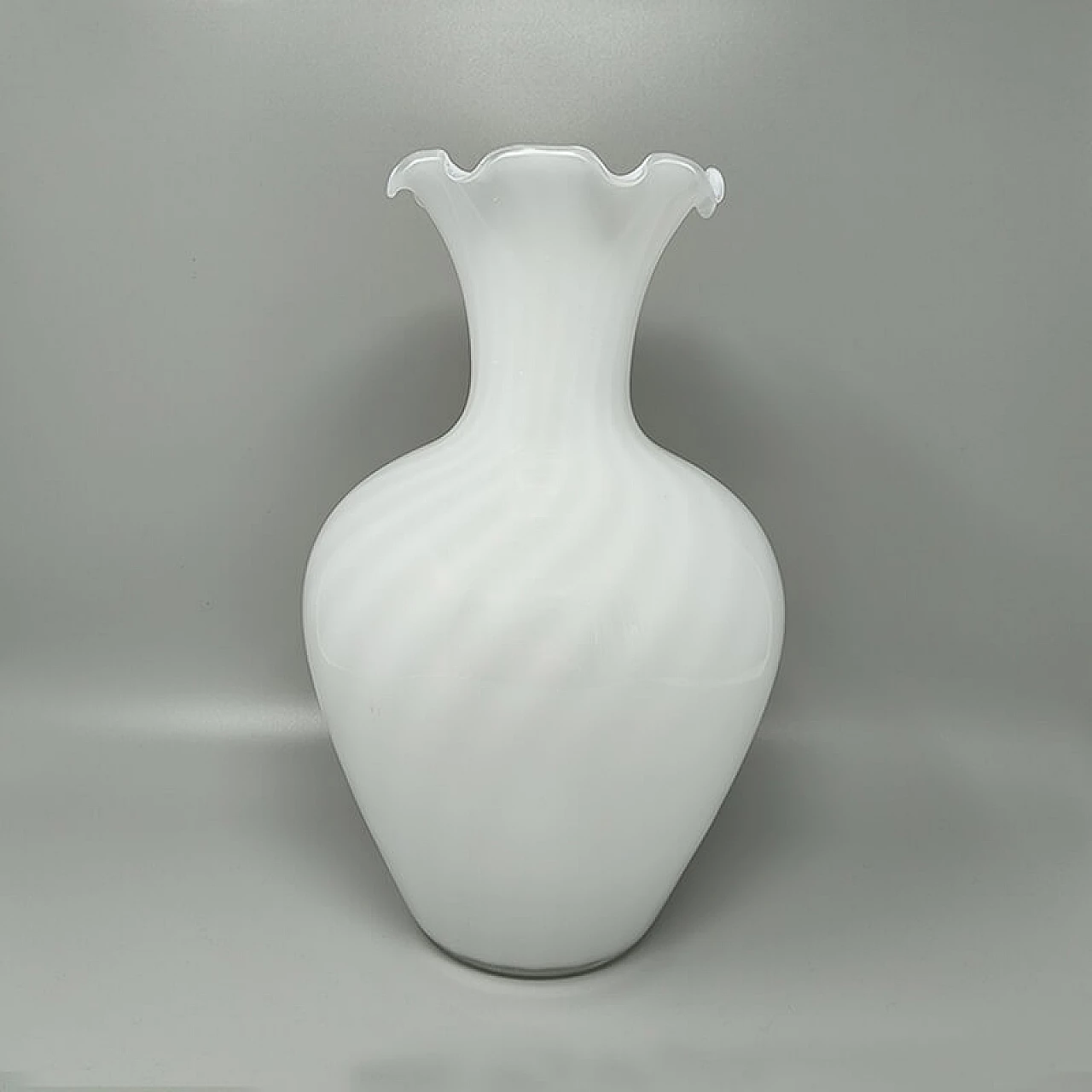 Vaso in vetro di Murano bianco di Dogi, anni '60 3