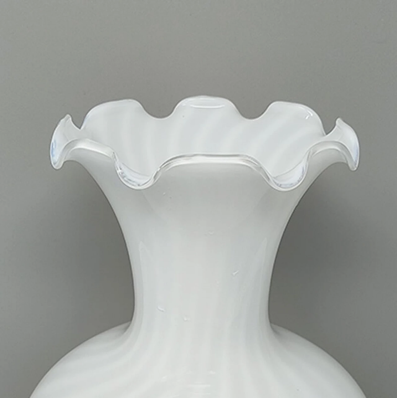 Vaso in vetro di Murano bianco di Dogi, anni '60 6