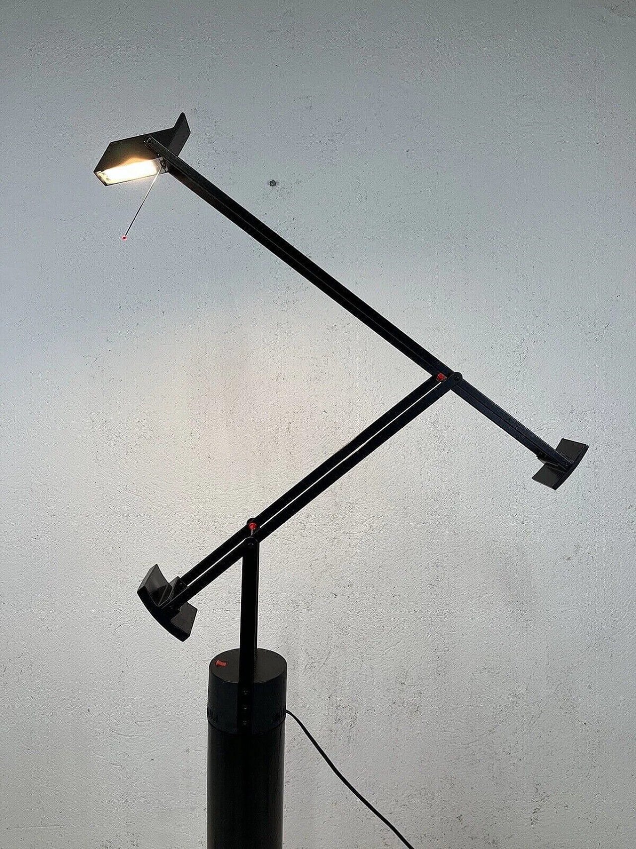 Lampada da terra Tizio di Richard Sapper per Artemide, anni '70 1