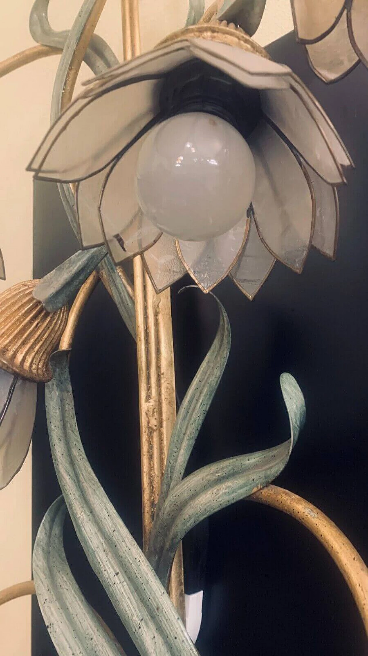 Pair of wall sconces by Banci Firenze with mother-of-pearl petals, 1980s 4