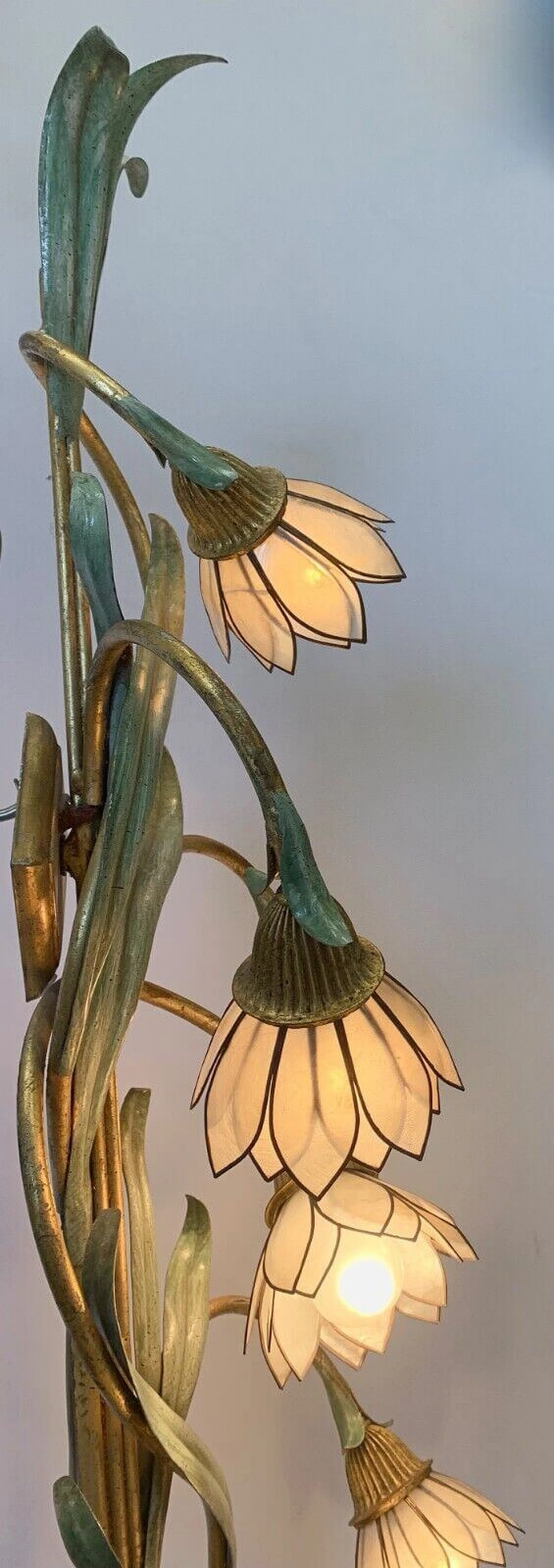Pair of wall sconces by Banci Firenze with mother-of-pearl petals, 1980s 5