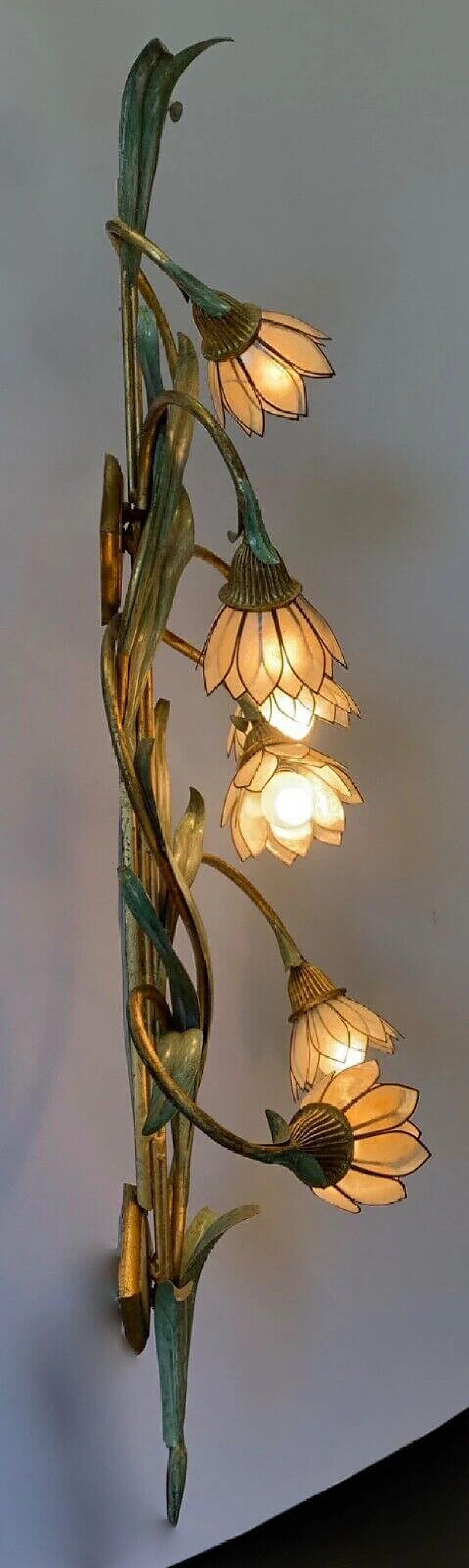 Pair of wall sconces by Banci Firenze with mother-of-pearl petals, 1980s 7