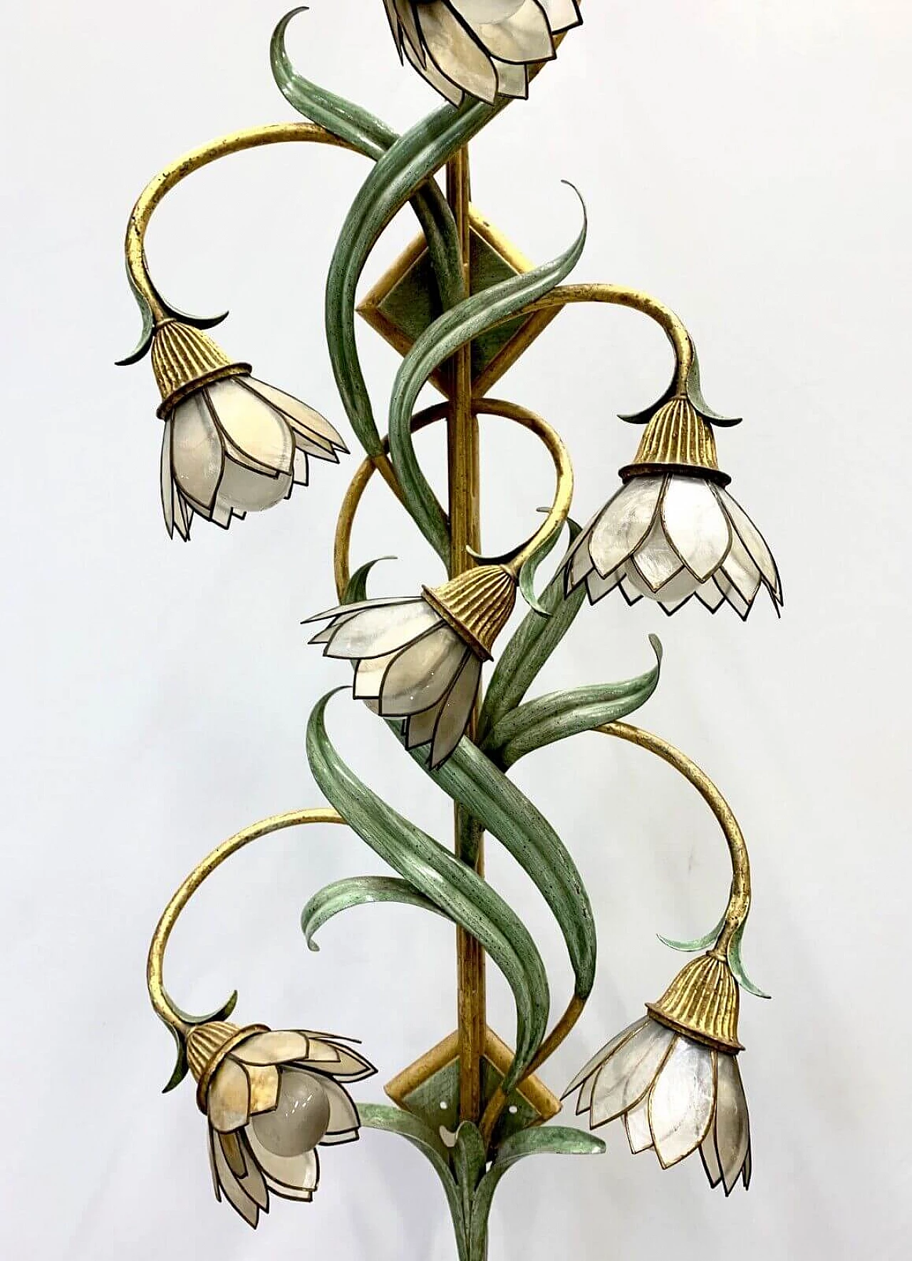 Pair of wall sconces by Banci Firenze with mother-of-pearl petals, 1980s 8