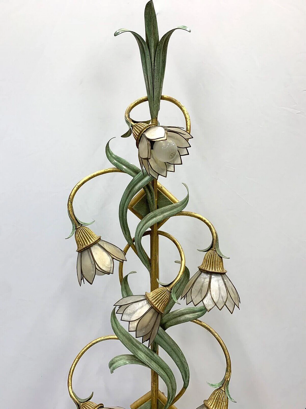 Pair of wall sconces by Banci Firenze with mother-of-pearl petals, 1980s 10