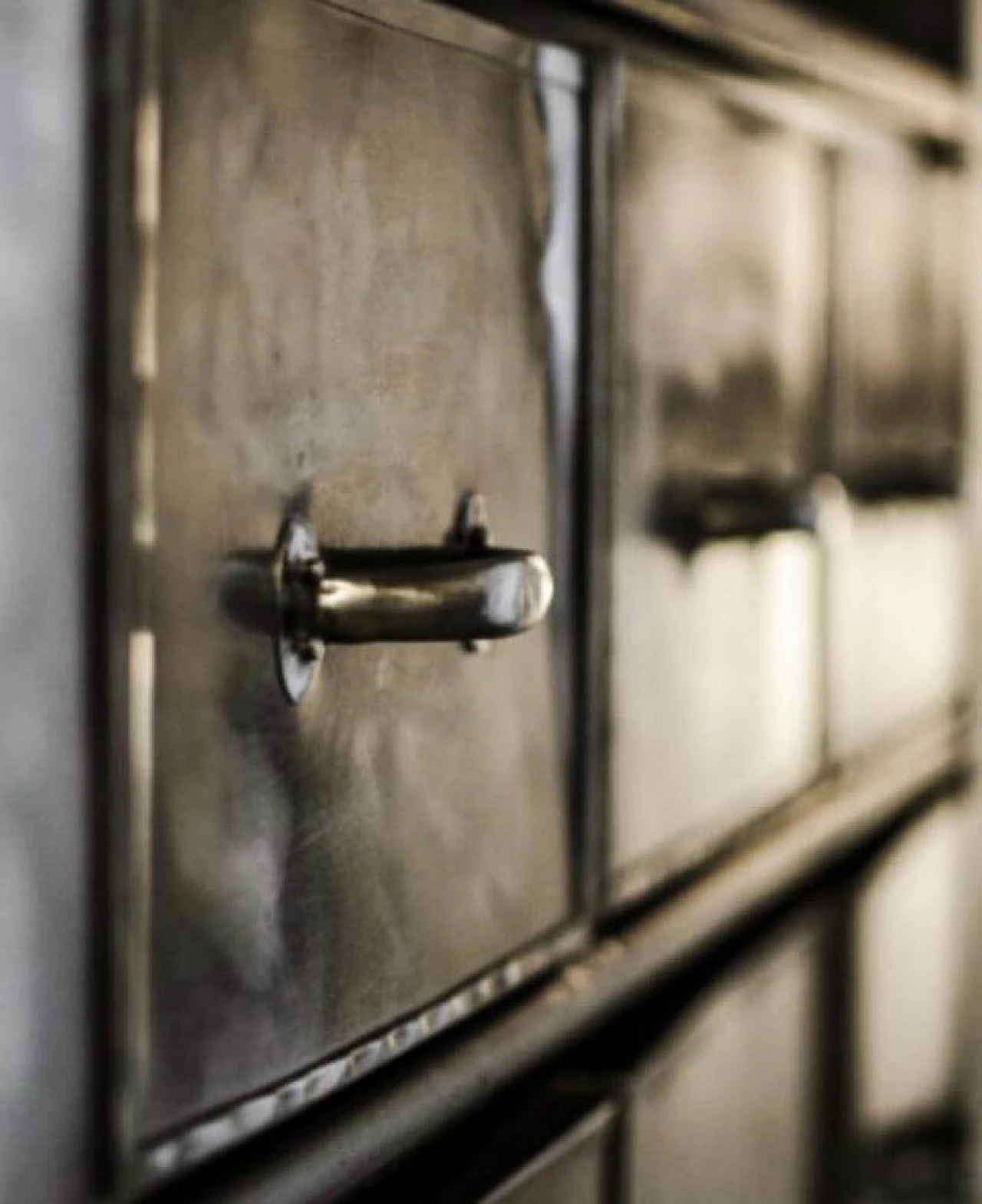 Comò in metallo spazzolato in stile Industriale, anni '40 1