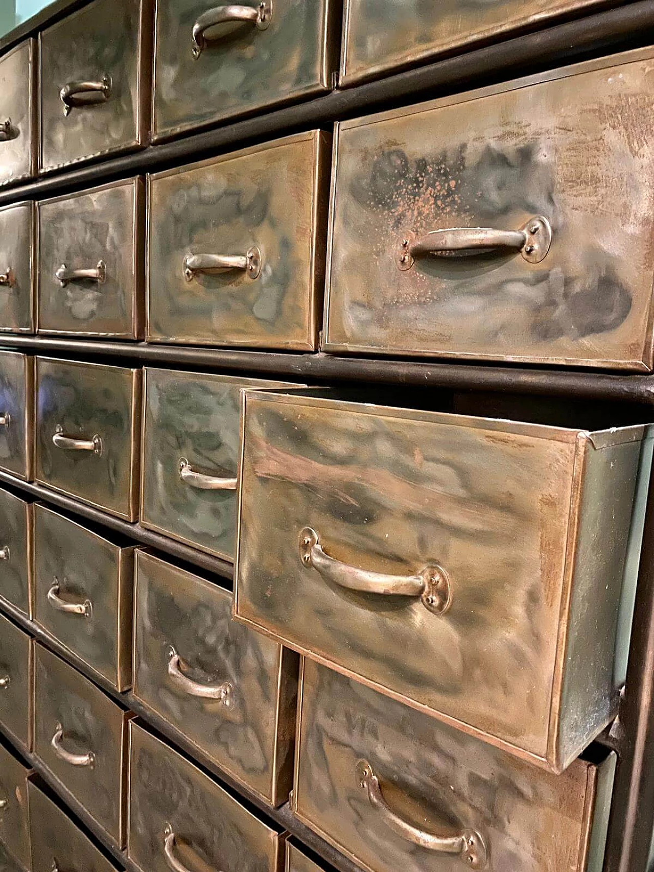 Comò in metallo spazzolato in stile Industriale, anni '40 2