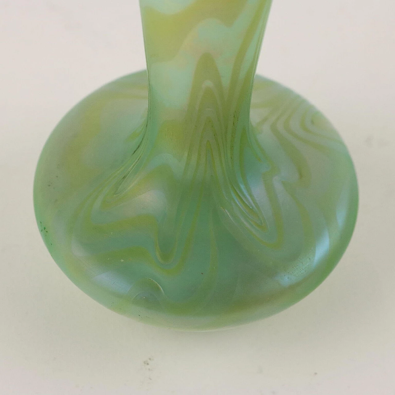 Green and yellow Loetz glass vase, early 20th century 4
