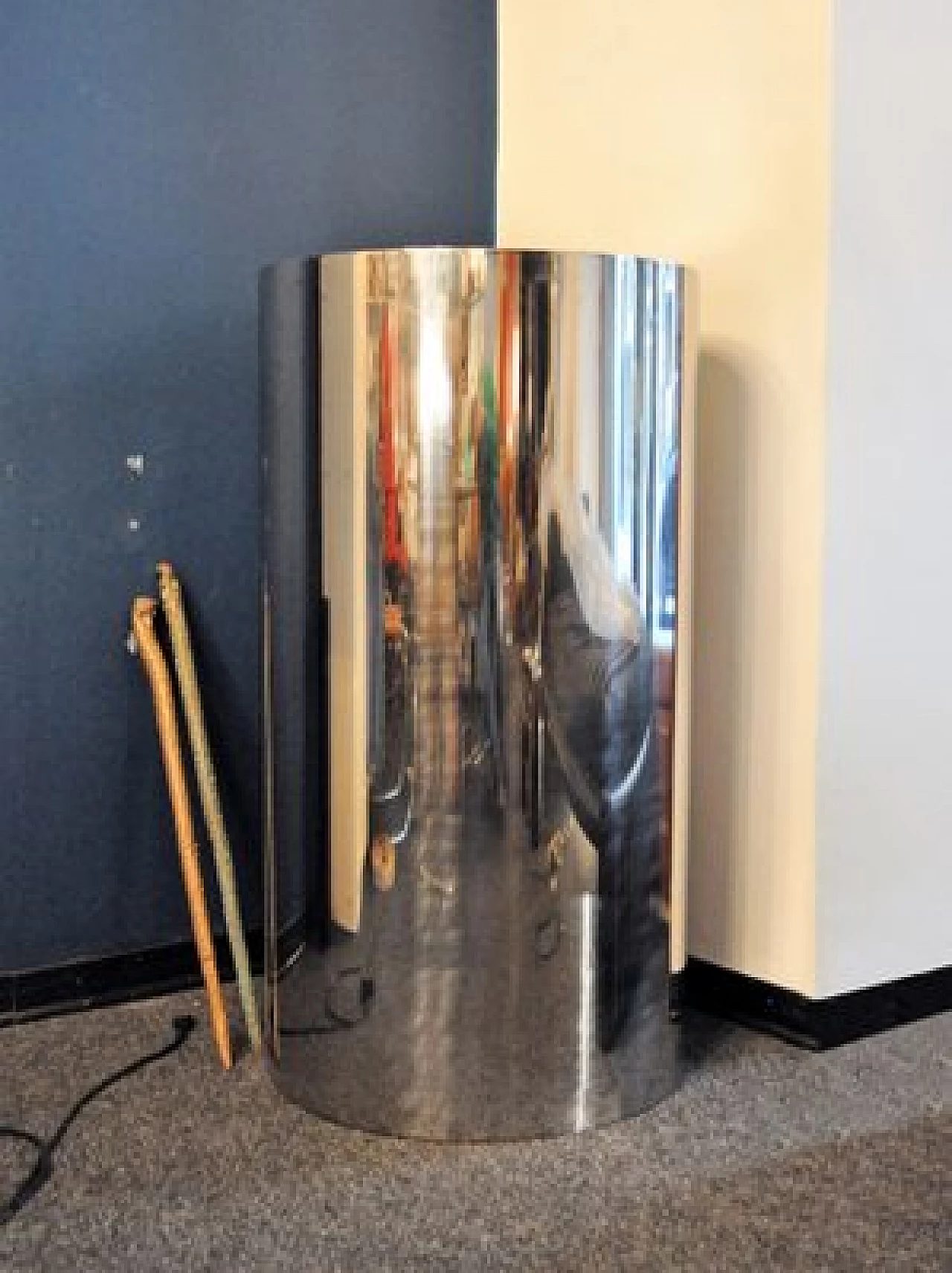 Tavolino cilindrico cromato di Antonia Astori de Ponti per Driade, anni '70 1