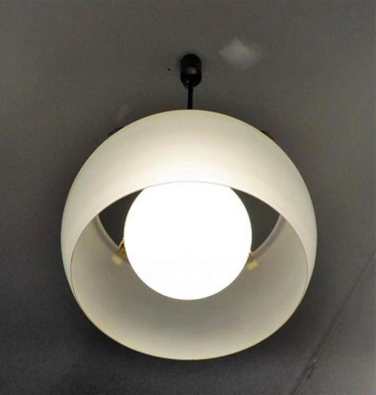 Lampada a sospensione Omega di Vico Magistretti per Artemide, anni '60 3