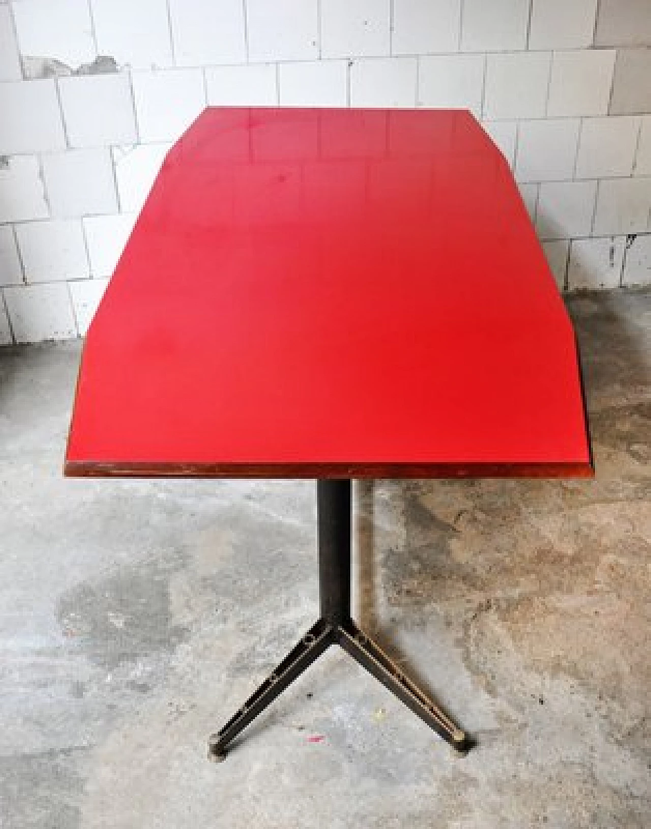 Red vintage dining table, 1970s 3