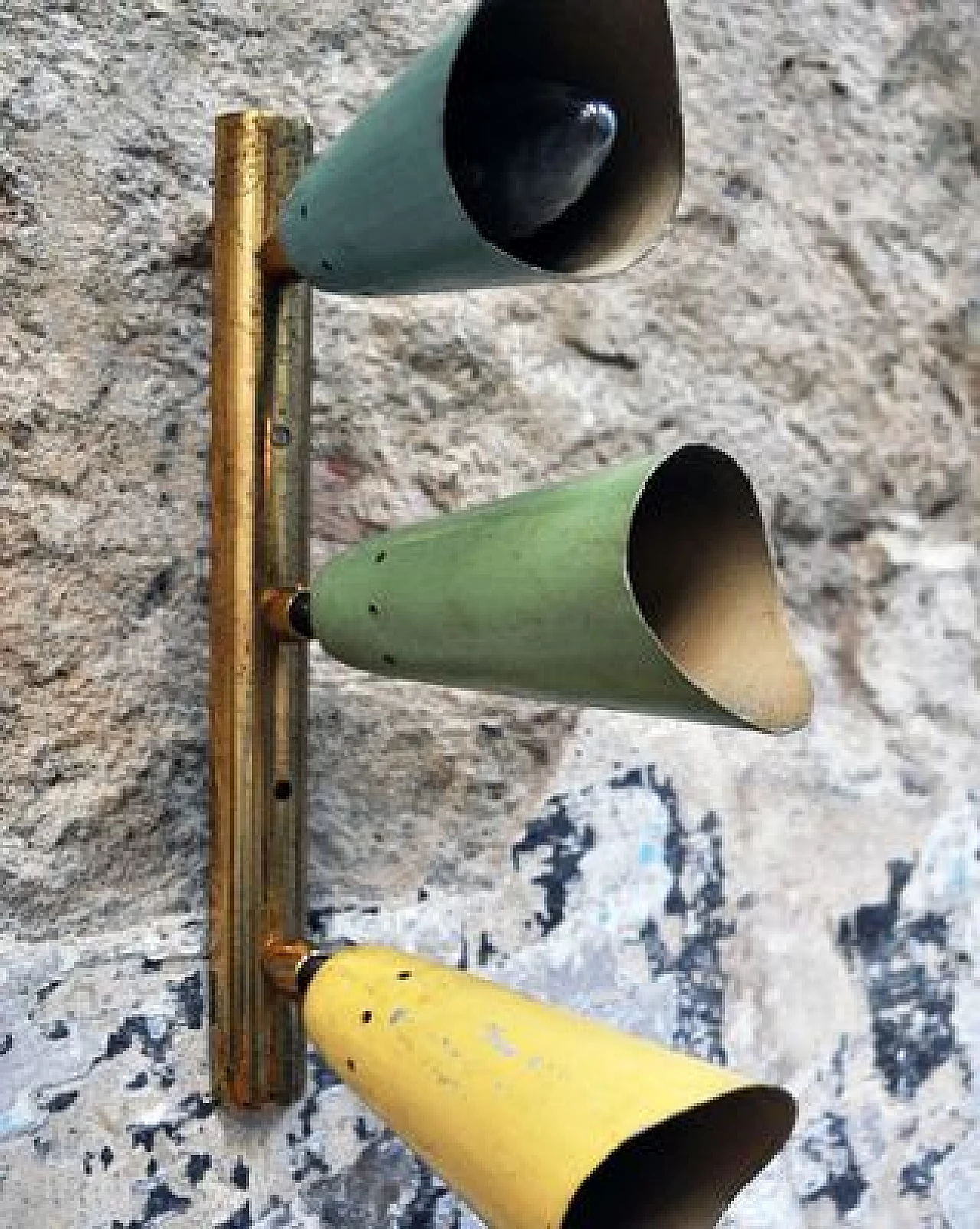 Applique in ottone con tre paralumi, anni '50 3