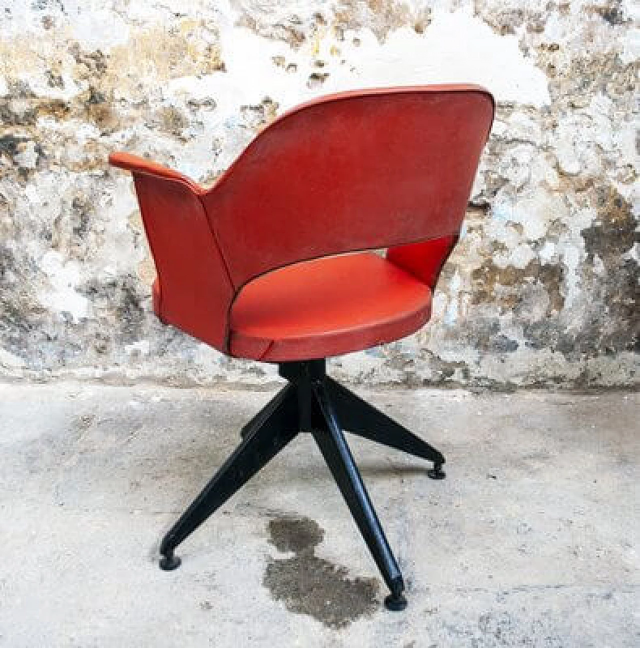 Pair of swivel chairs in iron and vinyl, 1950s 3