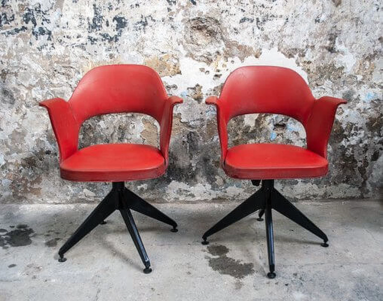 Pair of swivel chairs in iron and vinyl, 1950s 7
