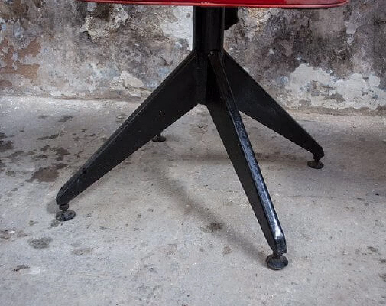 Coppia di Sedie girevoli in ferro e vinile, anni '50 8