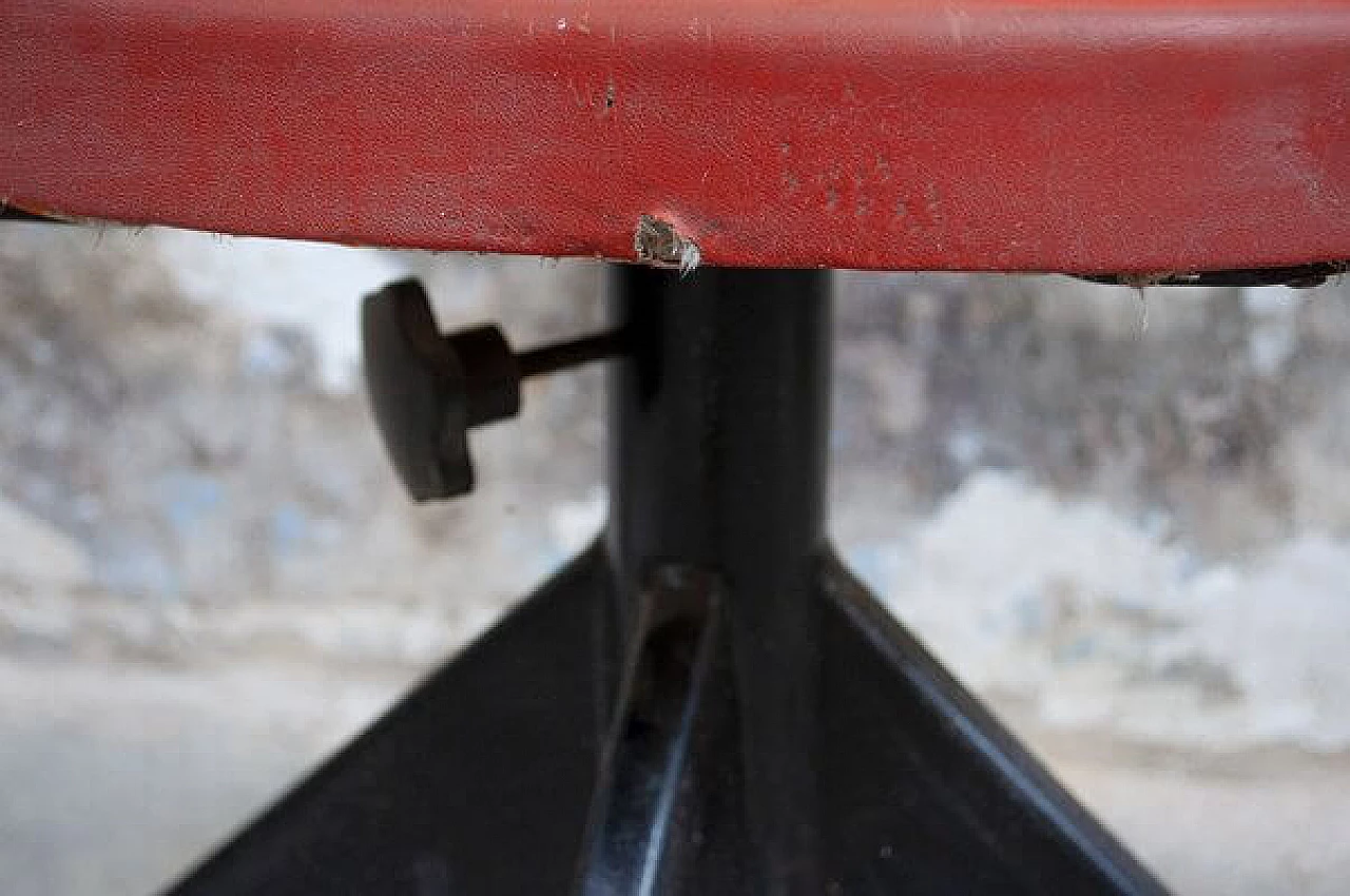 Coppia di Sedie girevoli in ferro e vinile, anni '50 12