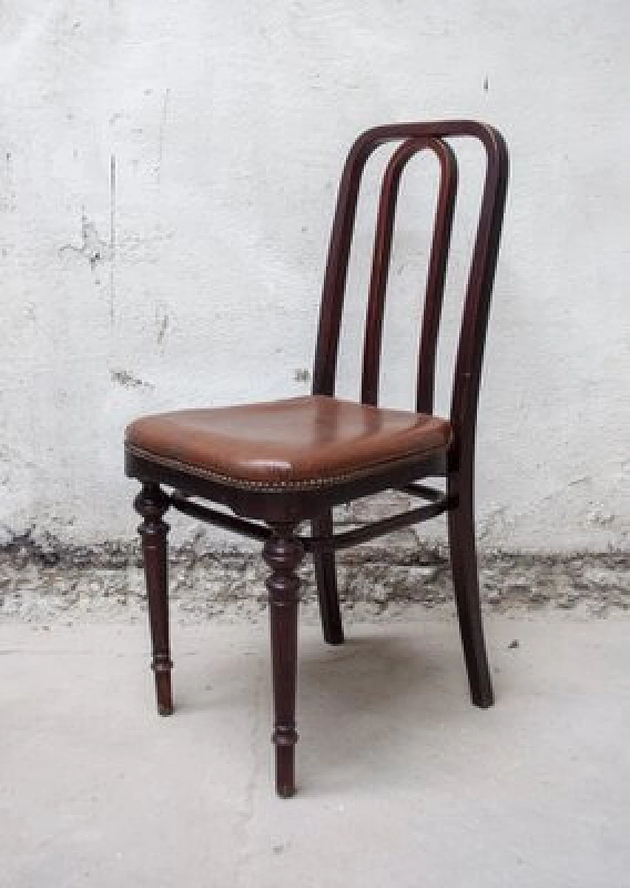 4 wooden chairs attributed to Thonet, 1910s 1
