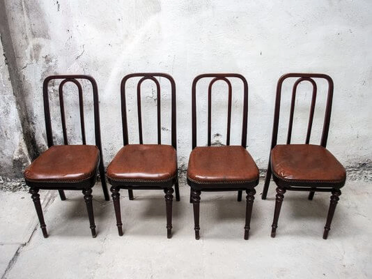 4 wooden chairs attributed to Thonet, 1910s 2