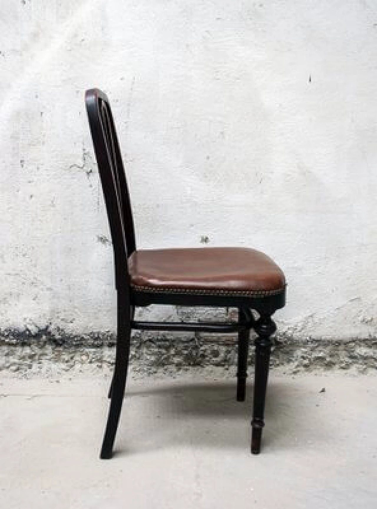 4 wooden chairs attributed to Thonet, 1910s 6