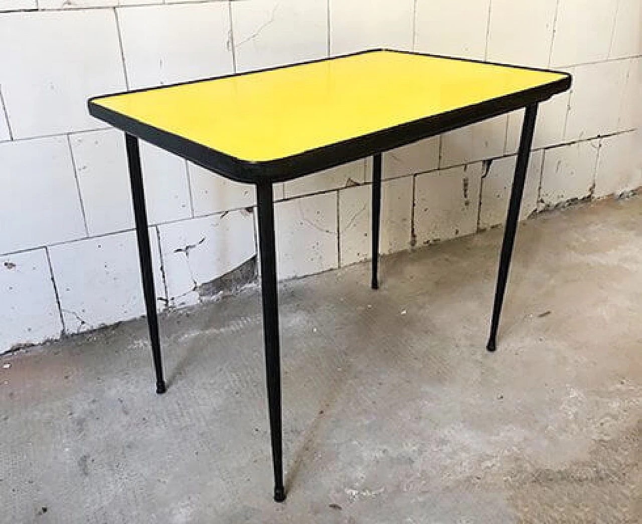 Coffee table with yellow formica top, 1950s 2