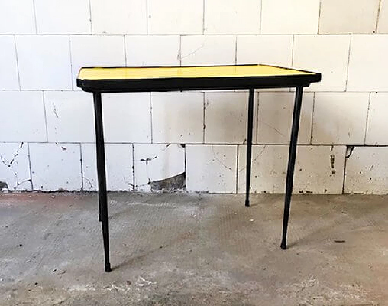 Coffee table with yellow formica top, 1950s 3
