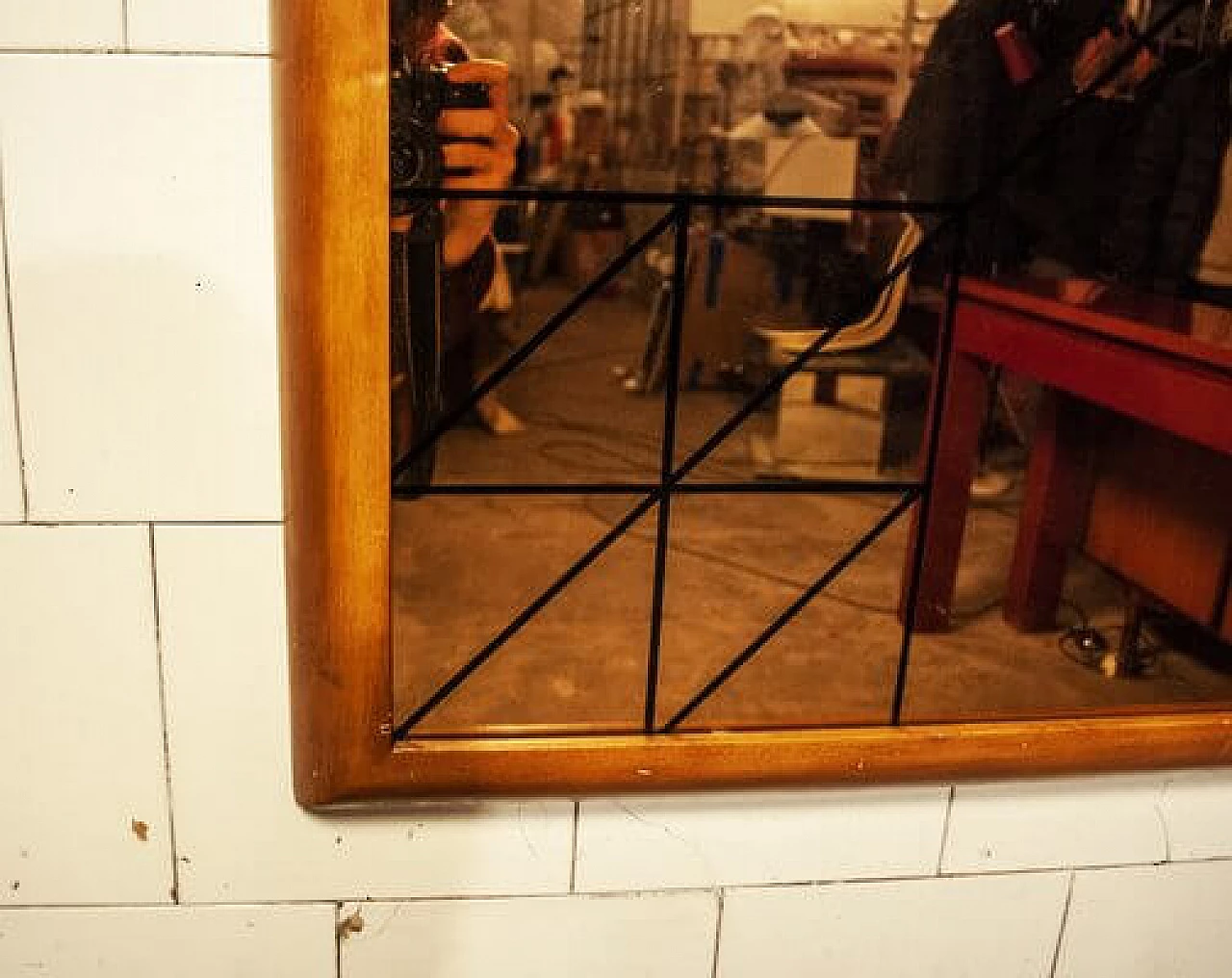 Specchio serigrafato con cornice in legno, anni '70 2