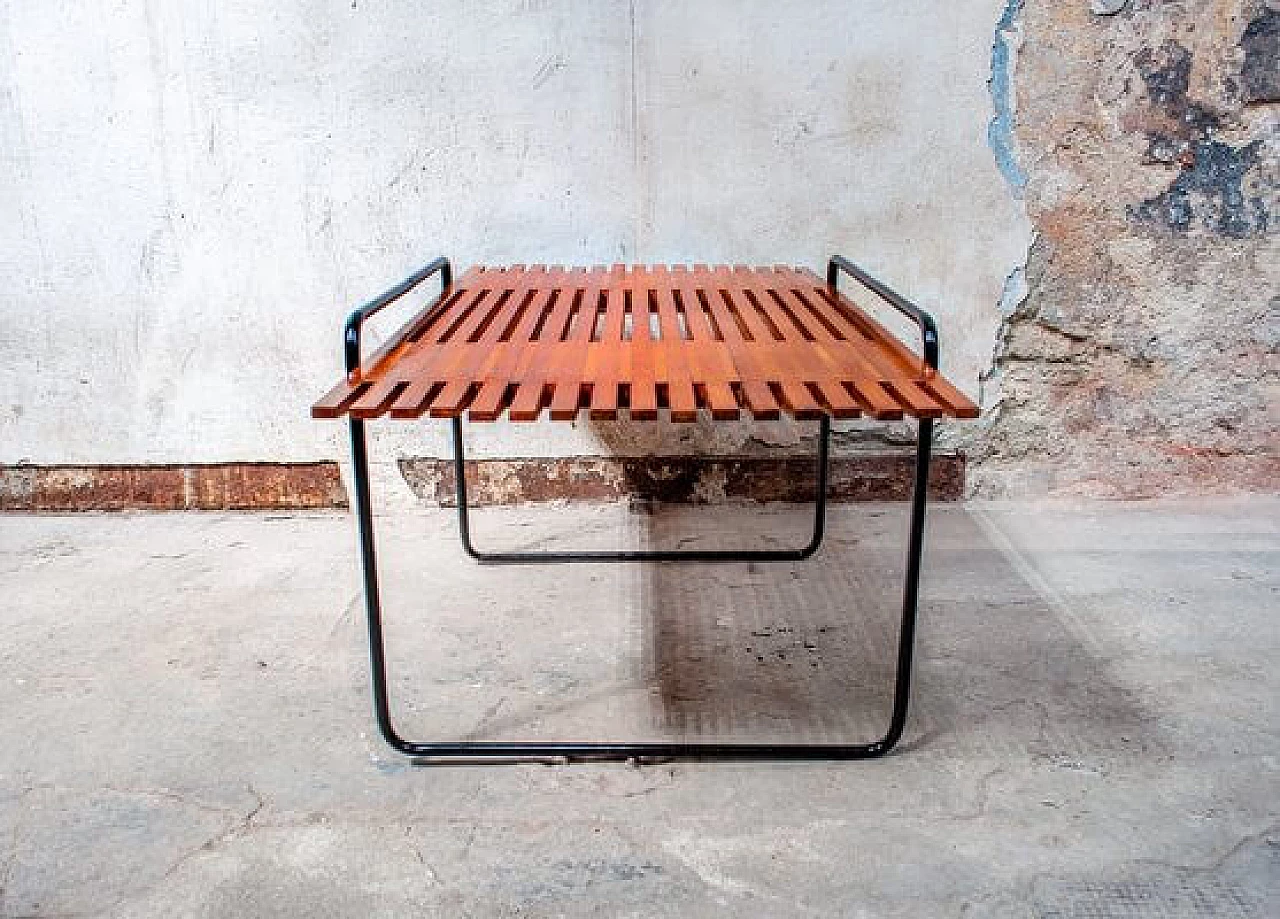 Tavolino da caffè in ciliegio e metallo in stile Ettore Sottsass, anni '50 3