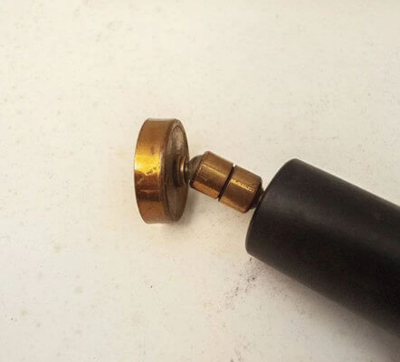 3 Appliques in ottone e metallo laccato di Stilnovo, anni '50 5