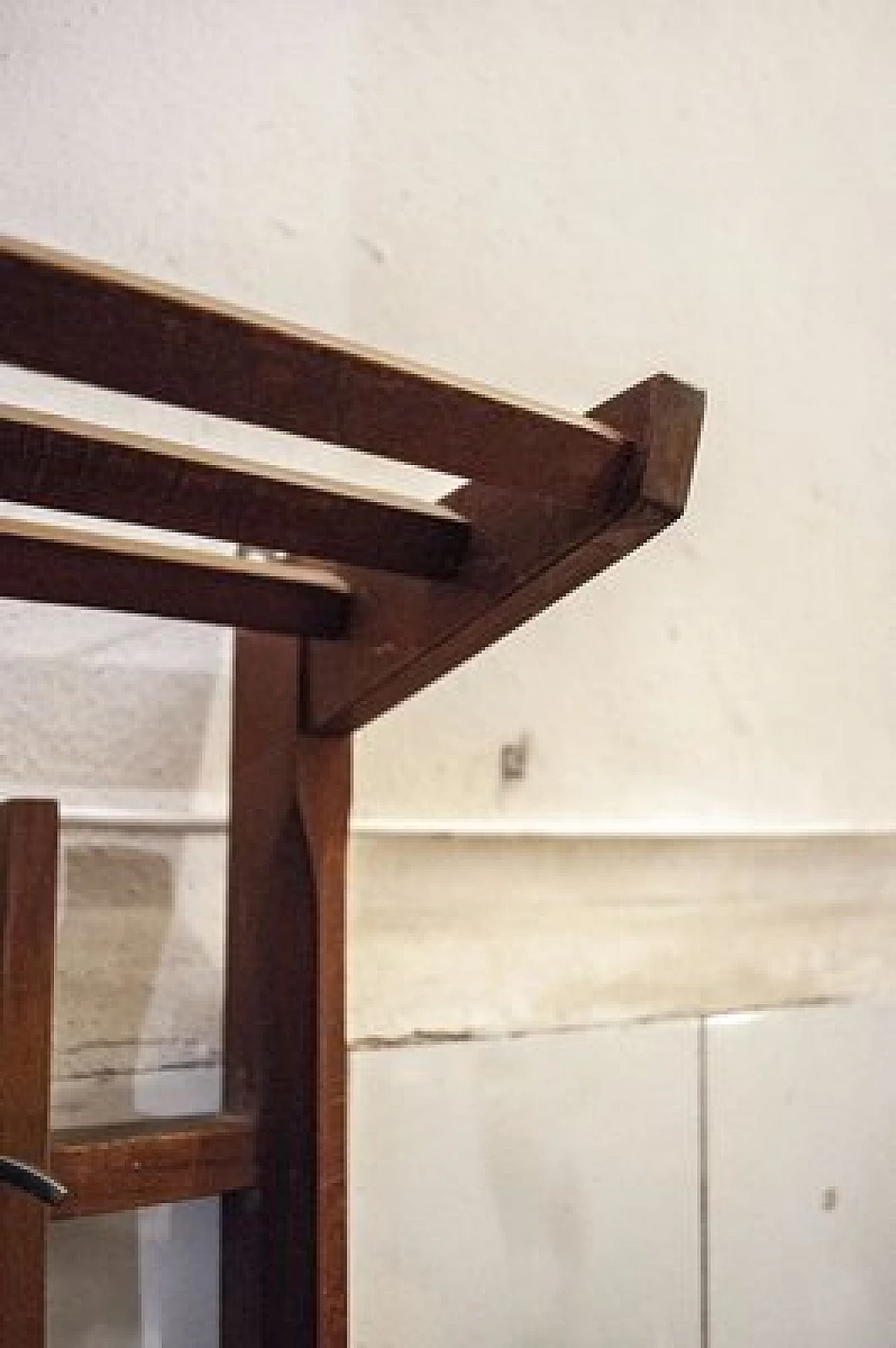 Appendiabiti in legno di noce con grucce in metallo, anni '50 4