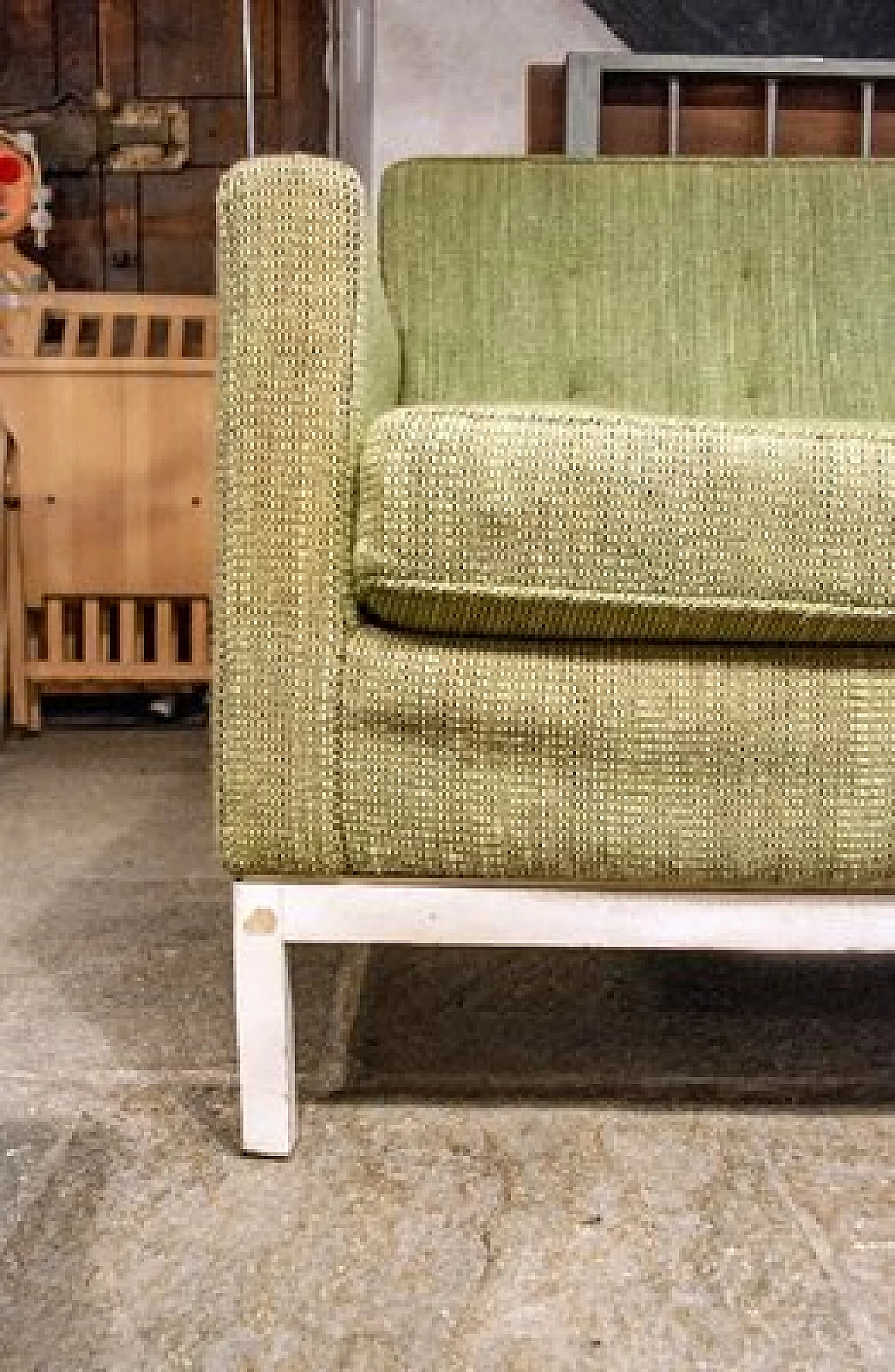 Sofa with green fabric by Florence Knoll Bassett from Knoll Inc., 1954 2