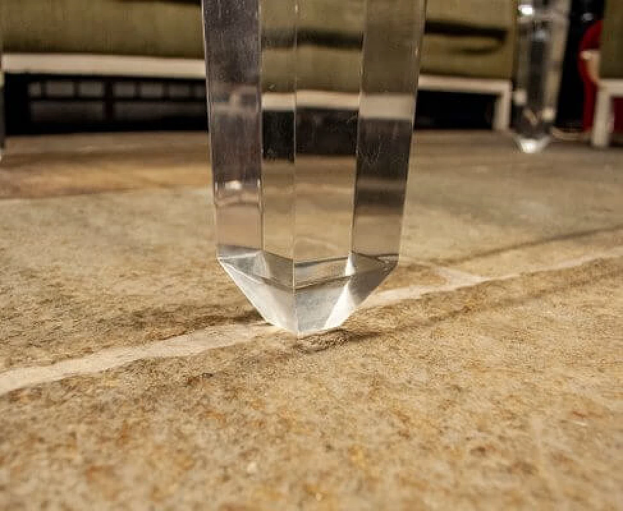 Tavolino da salotto in vetro acrilico di Fabianart, anni '80 5