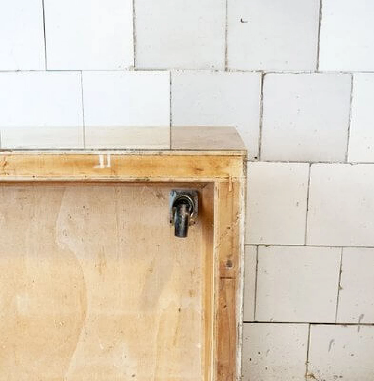 Brass planter with wheels, 1970s 8