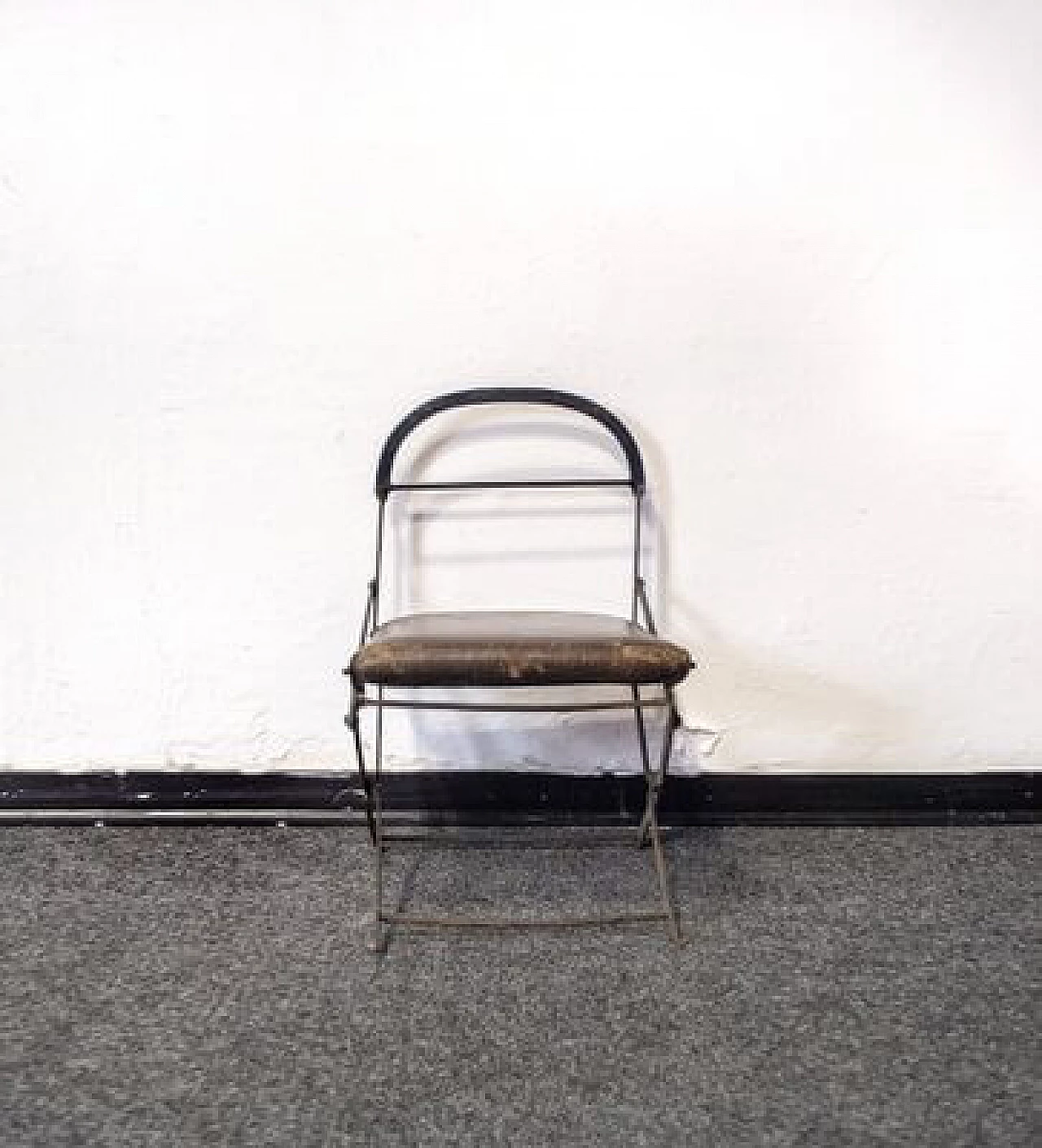 Sedia pieghevole con struttura in metallo e rivestimento in pelle, inizio '900 2