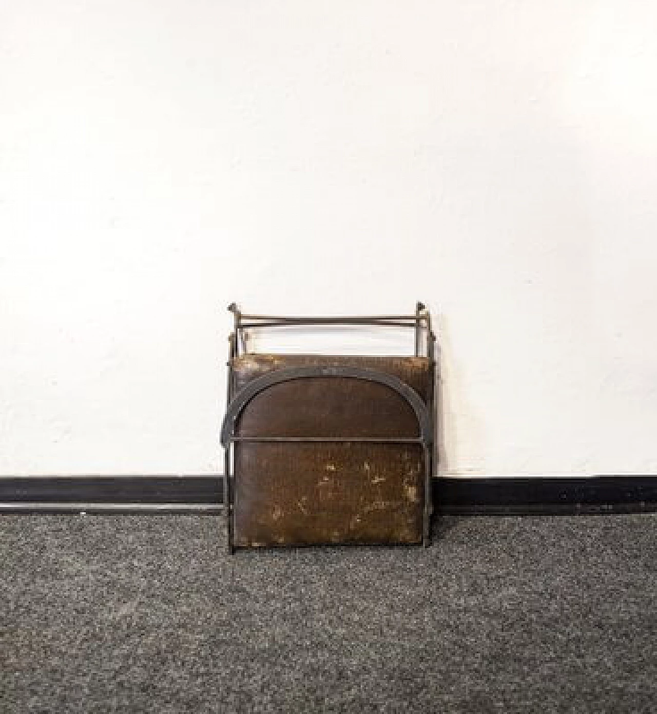 Sedia pieghevole con struttura in metallo e rivestimento in pelle, inizio '900 4