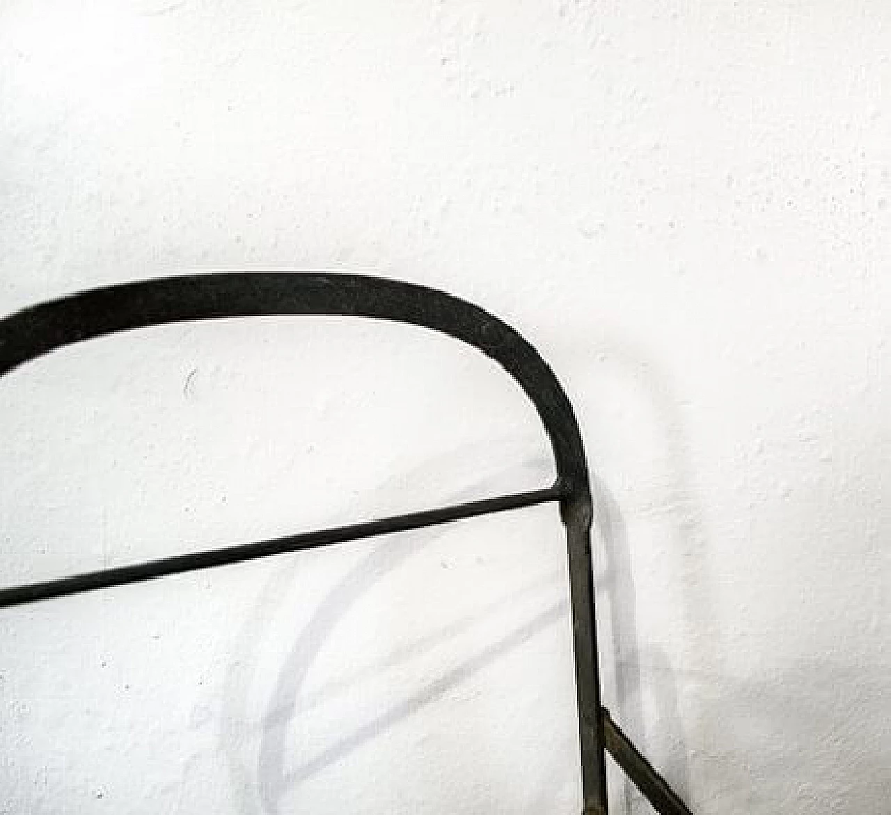 Sedia pieghevole con struttura in metallo e rivestimento in pelle, inizio '900 5