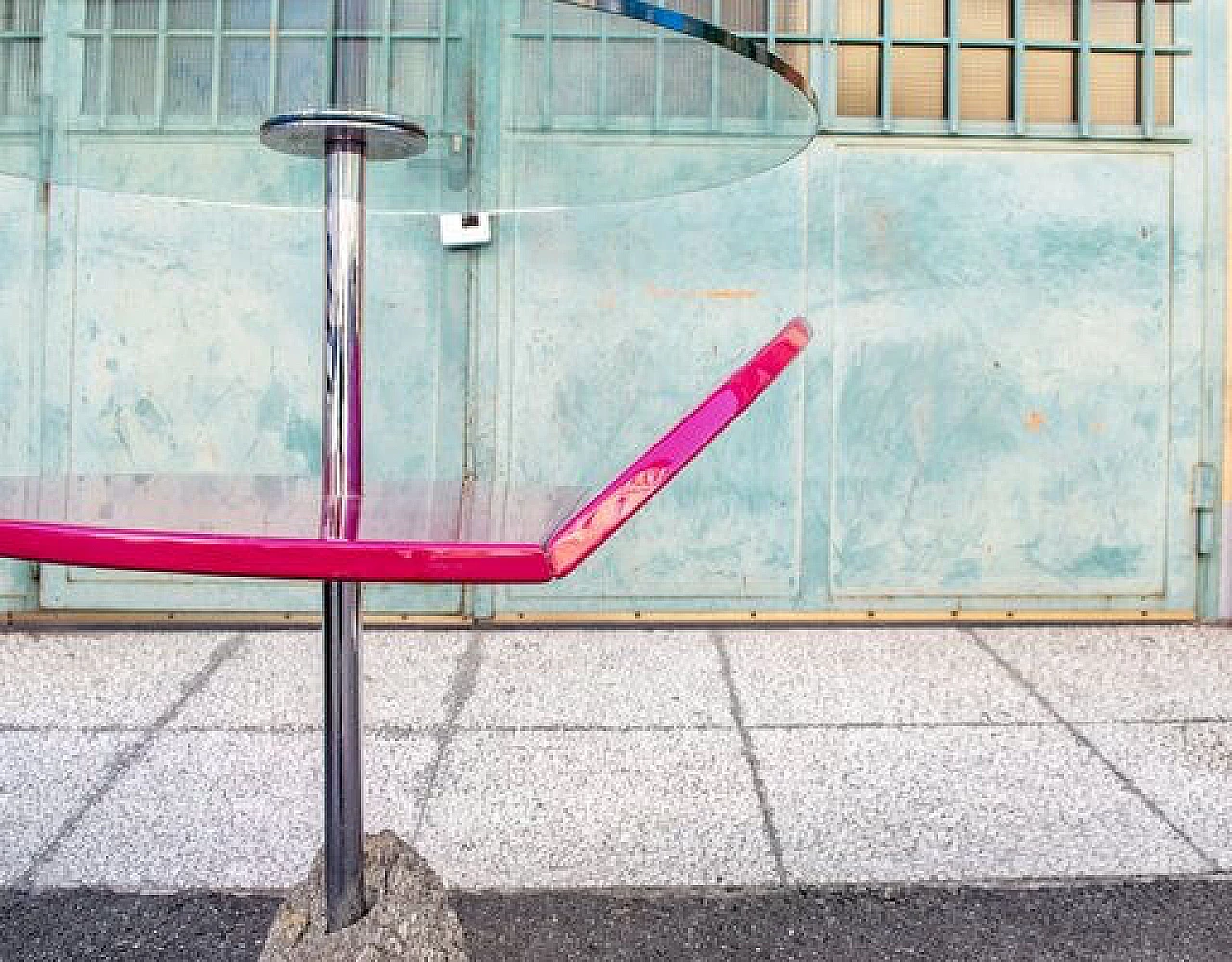 Tavolino con piano in vetro, legno laccato rosa e base in pietra di Saporiti, anni '80 4