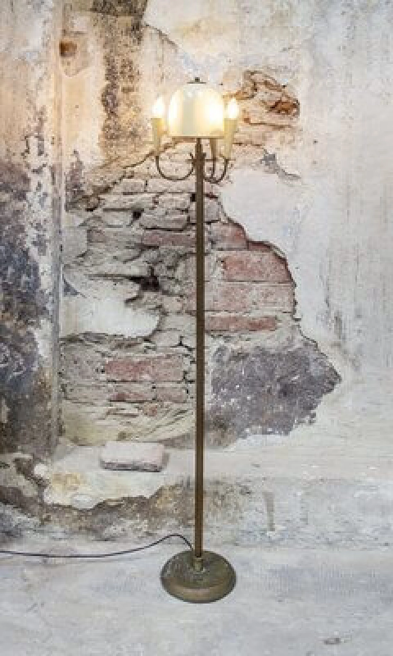 Floor lamp in brass and lacquered aluminum, 1950s 2