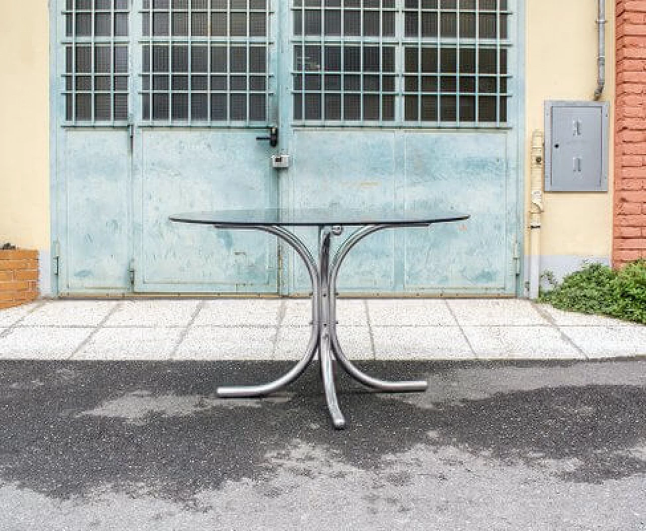 Round table in chromed metal and glass by Giotto Stoppino, 1960s 1