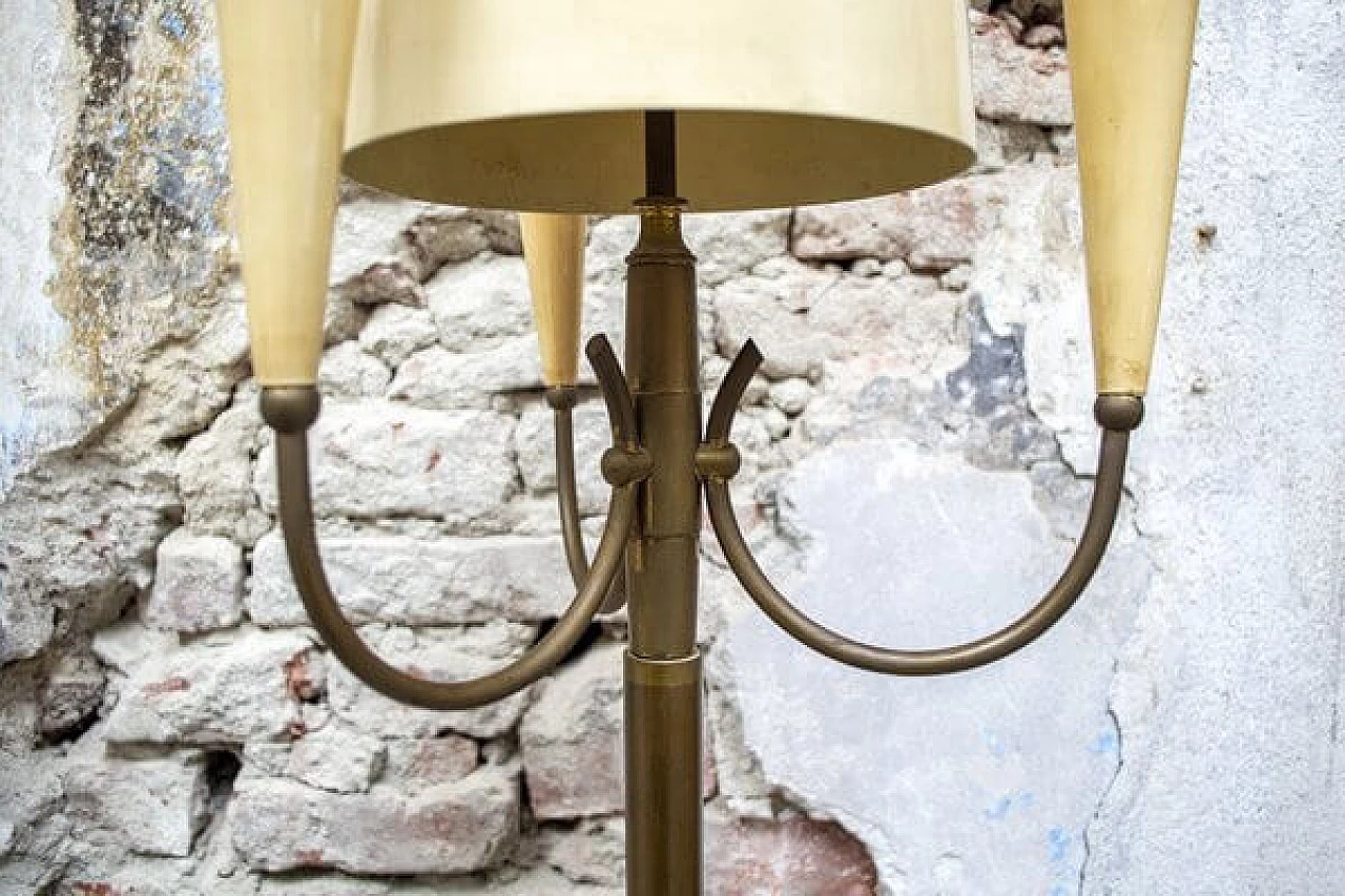 Floor lamp in brass and lacquered aluminum, 1950s 5