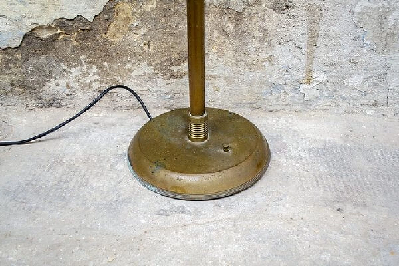 Floor lamp in brass and lacquered aluminum, 1950s 6