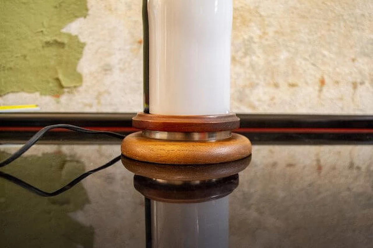 Lampada da tavolo in legno e vetro acrilico bianco e nero, anni '50 4
