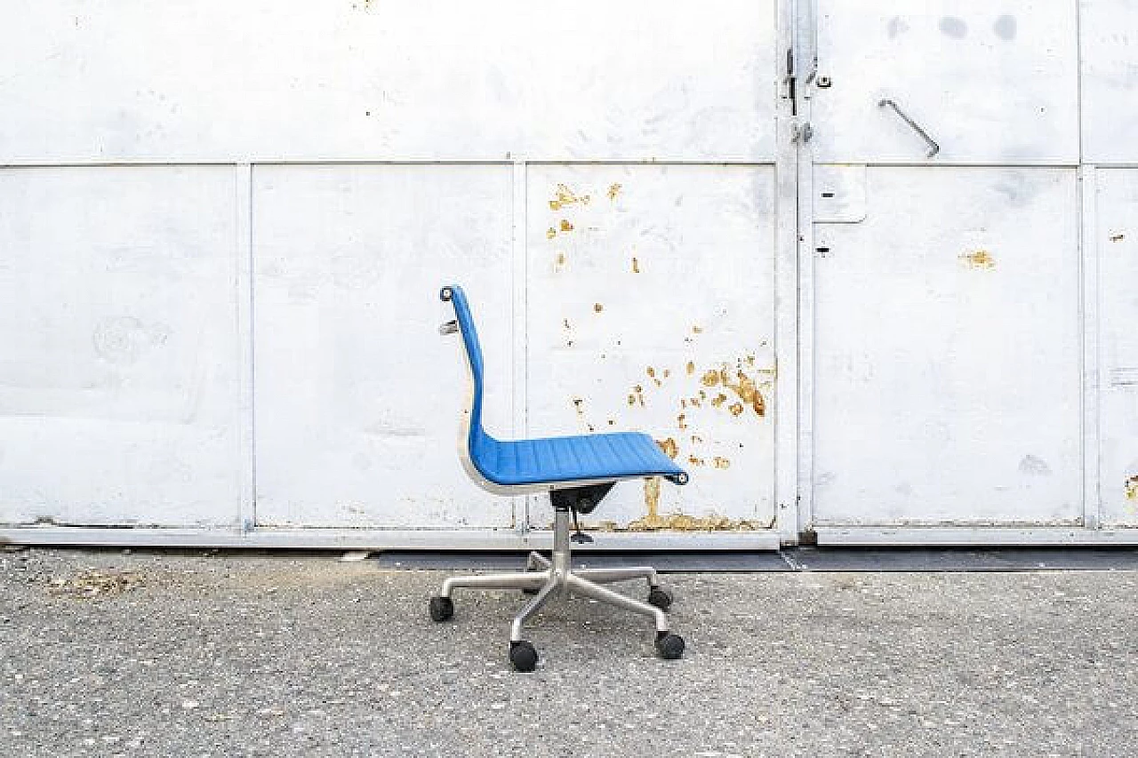 Aluminum EA 117 chair by Charles & Ray Eames for Herman Miller, 1980s 3