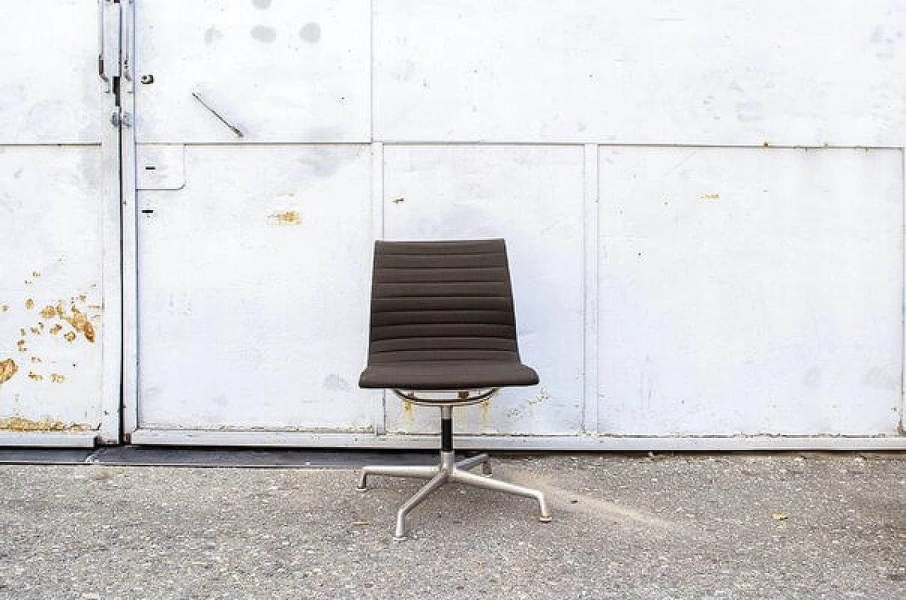 5 Aluminum EA 108 chairs by Charles & Ray Eames for Herman Miller, 1970s 3