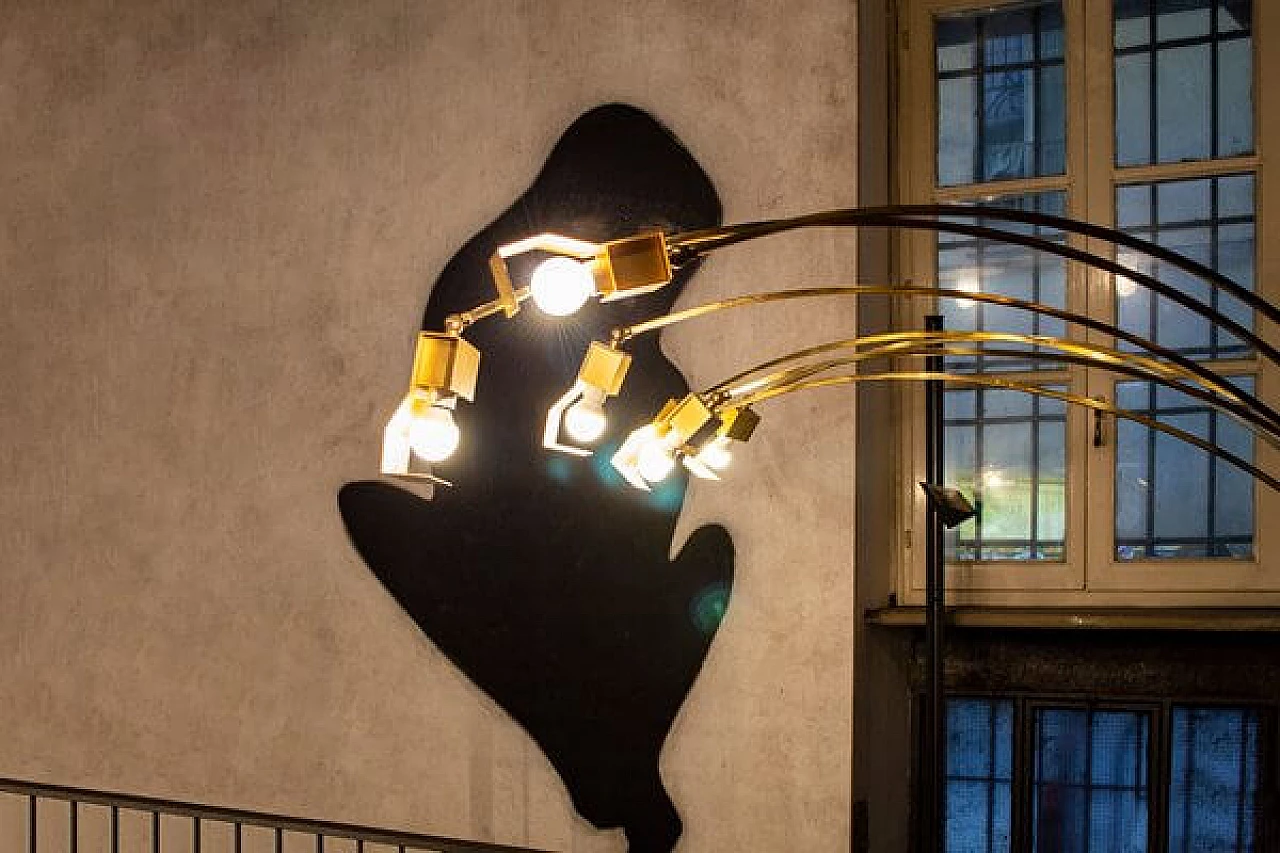 Lampada da terra in ottone con sette luci, anni '70 3