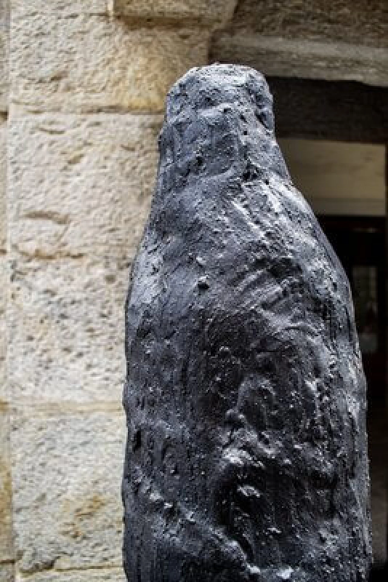 Sergio Ragalzi, Ombre Atomiche, sculture in cemento e catrame, 1985 5