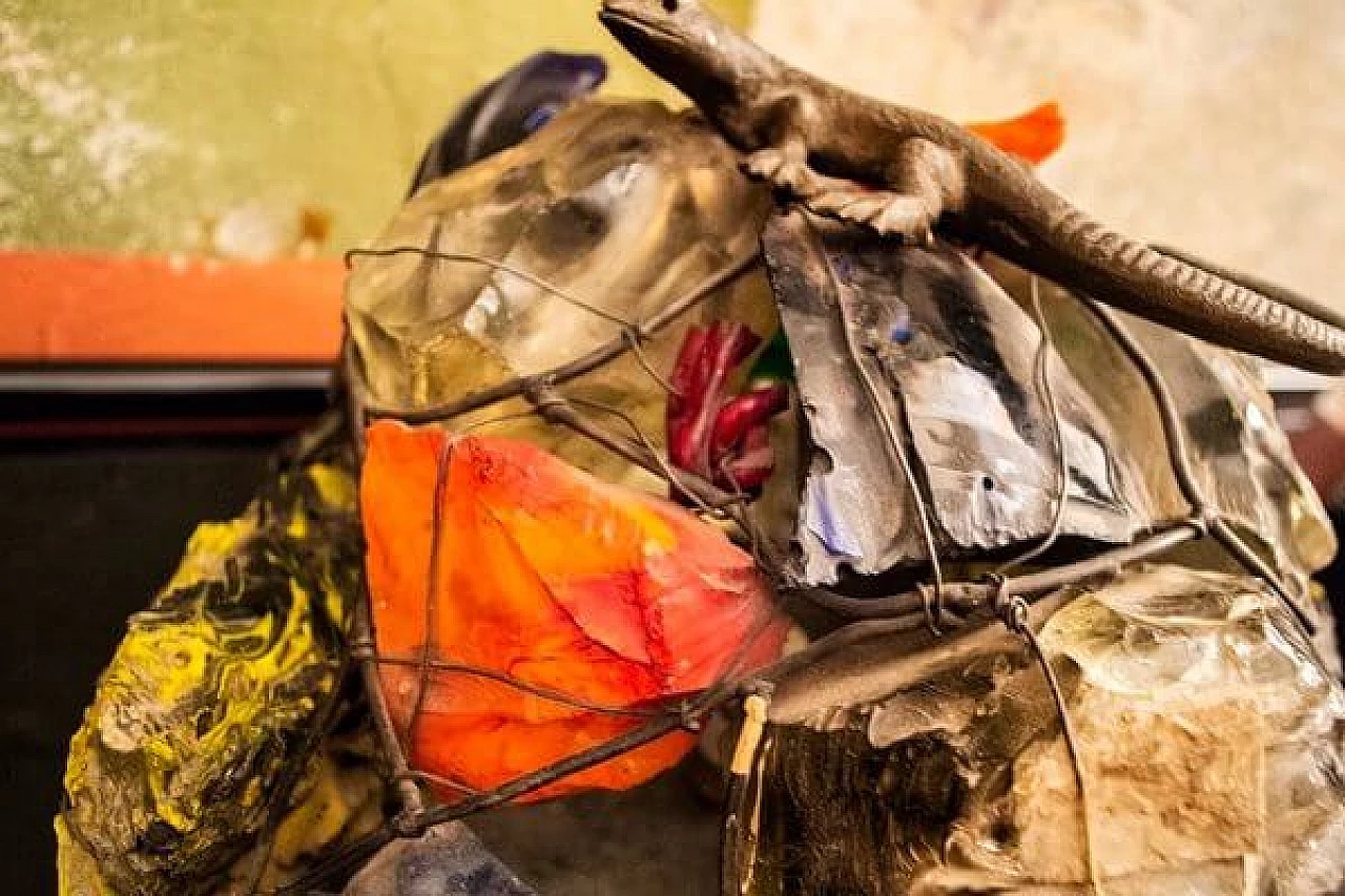 Lampada da tavolo in bronzo, legno e resina in stile Claire Falkenstein, anni '50 4