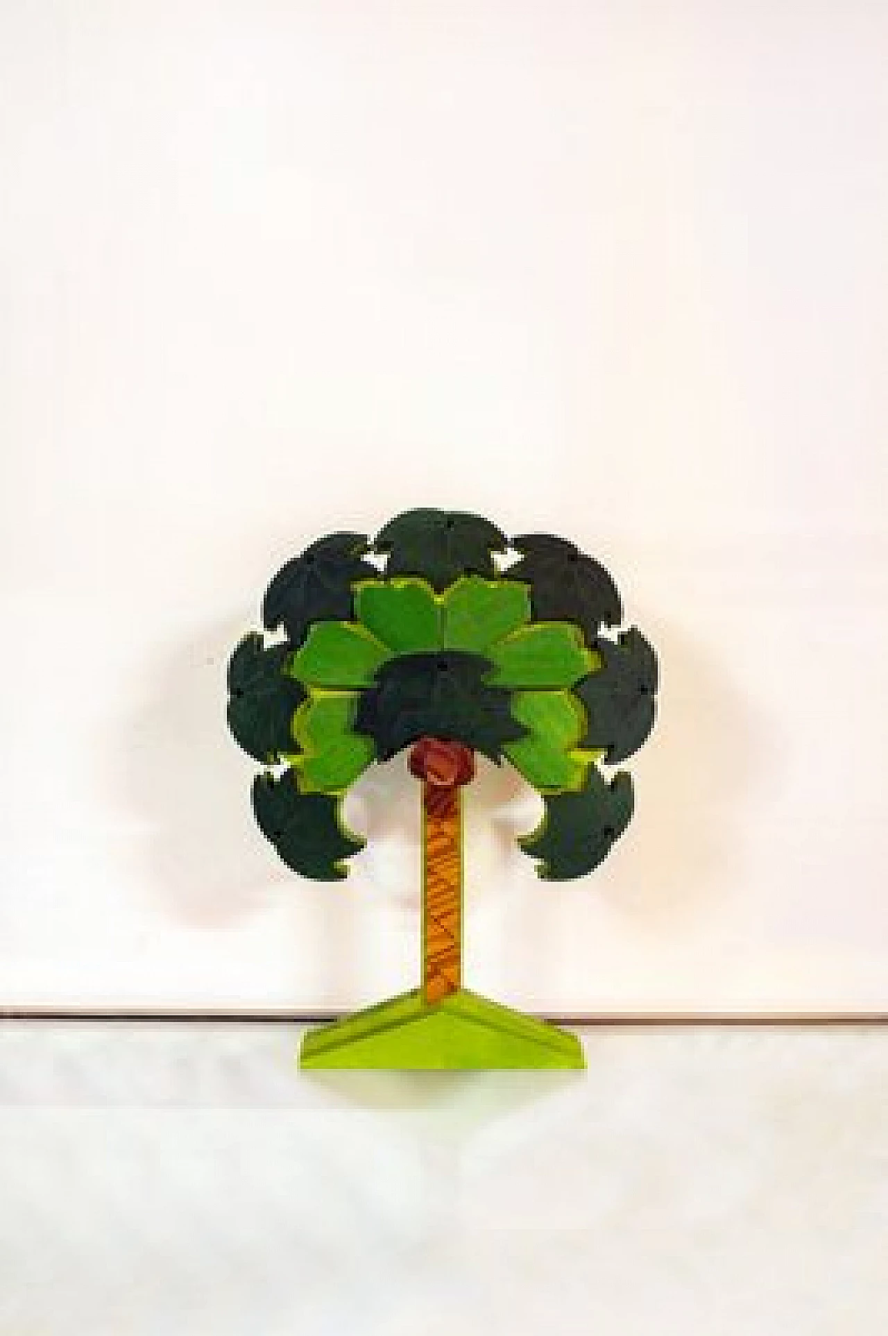 Legnomagia, scultura in legno laccato, omaggio a Depero, anni '80 1