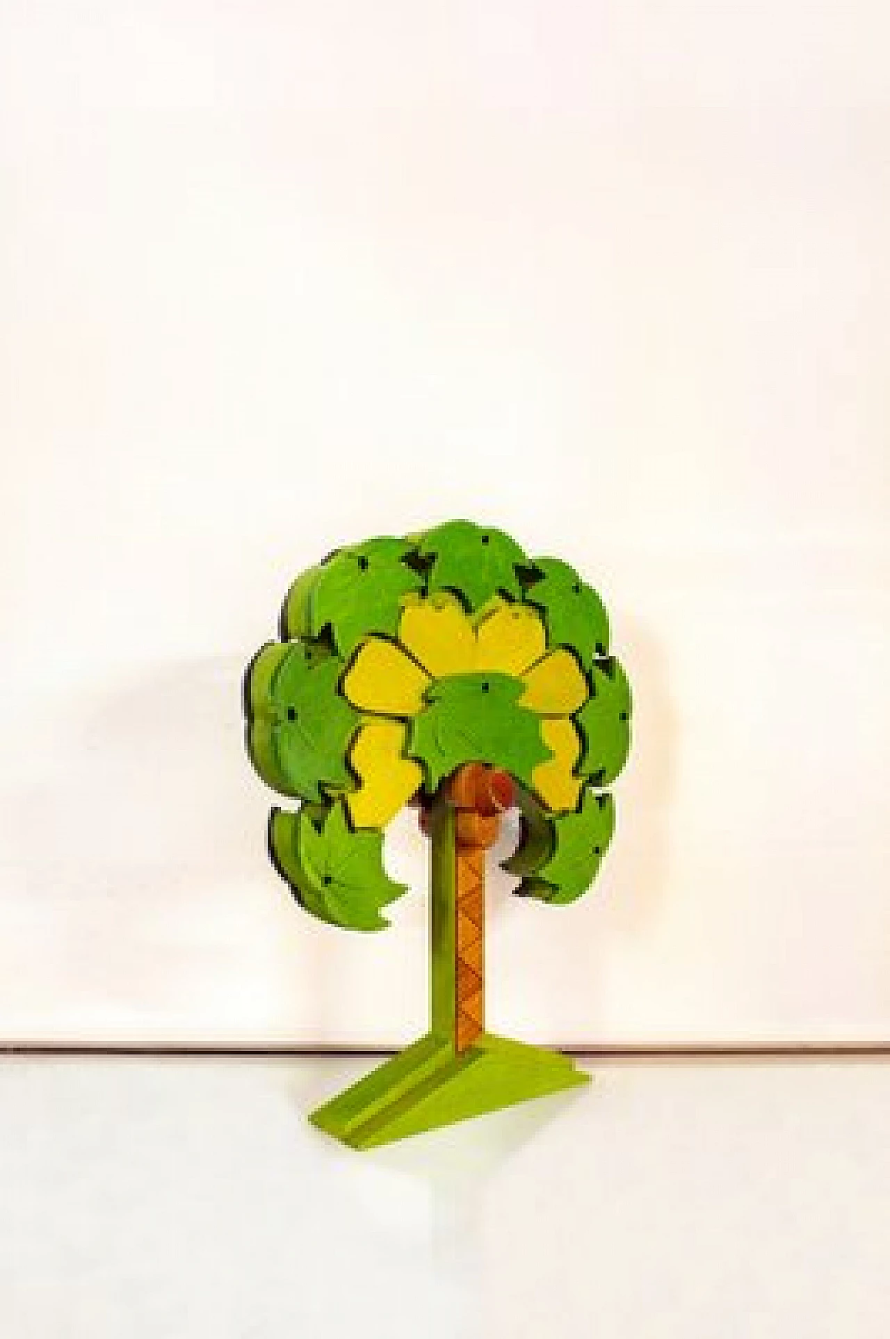 Legnomagia, scultura in legno laccato, omaggio a Depero, anni '80 3